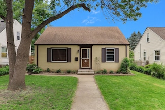 42 Harrison Ave S, Hopkins, MN 55343