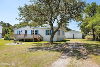 118 Diamond City Dr, Harkers Island, NC 28531
