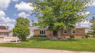 305 8th Ave, Chenoa, IL 61726