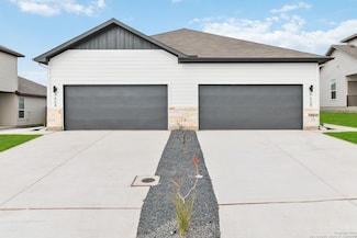 367 Cross Barn Blvd Unit A, Mustang Ridge, TX 78610