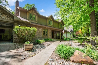 1330 Kings Carriage Rd, Grand Blanc, MI 48439