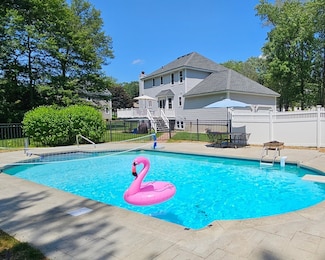 3 Wildflower Dr, Sutton, MA 01590