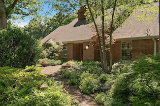 2203 Sherwood Dr, Valparaiso, IN 46385