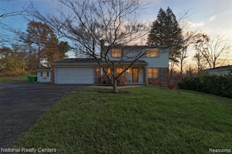 5621 Eastman Blvd, West Bloomfield, MI 48323