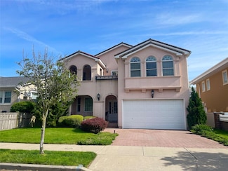 15 W Penn St, Long Beach, NY 11561