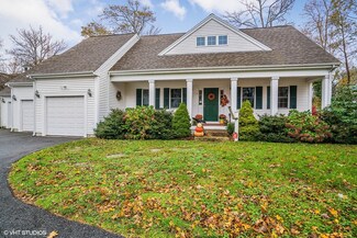 2 Rosemary Ln Unit A, Wareham, MA 02571