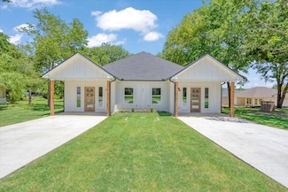 516 S 4th St, Bonham, TX 75418