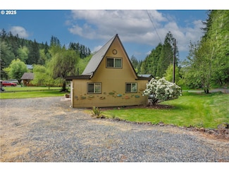 10252 Lakeview Dr, Clatskanie, OR 97016