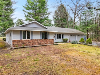 333 Bright Angel Dr, Prudenville, MI 48651