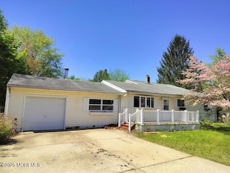 2 Westwood Dr, Howell, NJ 07731