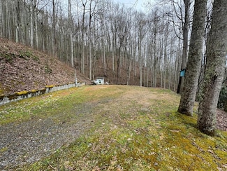 636 Camp Branch Rd, Whittier, NC 28713
