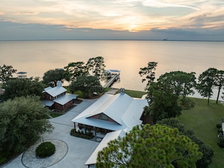 911 Butter Rd, Bonneau, SC 29431