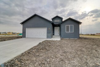 4786 34th St S, Fargo, ND 58104