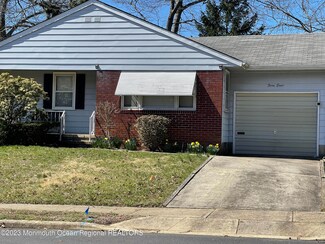 48 Columbine Cir, Toms River, NJ 08755