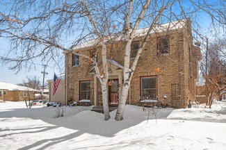 2122 Highland Pkwy, Saint Paul, MN 55116