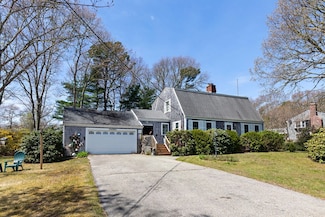 39 Bennets Neck Dr, Pocasset, MA 02559