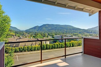 23120 SE Blk Nggt Rd Unit V2, Issaquah, WA 98029