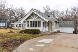 2401 E 9th St, Des Moines, IA 50316