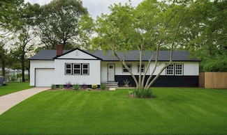 39 Chestnut St, Central Islip, NY 11722