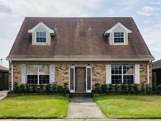 15 S Oakridge Ct, New Orleans, LA 70128