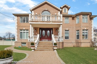 5 Sprague Ct, Staten Island, NY 10307