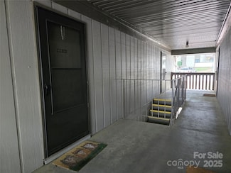 2205 Sunderland Rd Unit 107D, Winston Salem, NC 27103