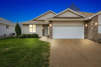 817 Winterberry Place NE, Cedar Rapids, IA 52402