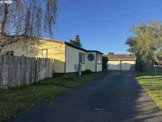 737 11th St SW, Bandon, OR 97411