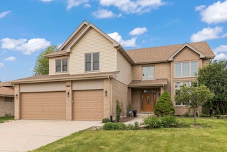 8220 Paddington Rd, Woodridge, IL 60517