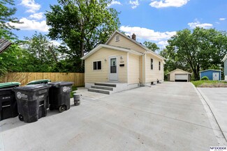 5435 S 18th St, Omaha, NE 68107