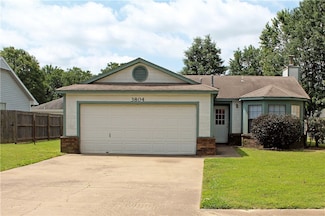 3804 W Locust St, Rogers, AR 72756