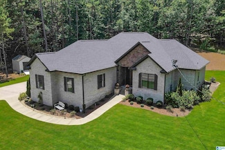 582 Coxwell Ave, Anniston, AL 36205