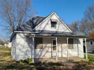 237 S Water St, Staunton, IL 62088