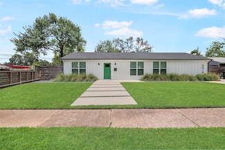 8416 Montridge Dr, Houston, TX 77055