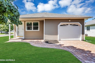 1 Dominica Dr, Toms River, NJ 08757
