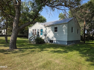 324 2nd Ave W, Flasher, ND 58535