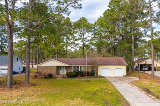 911 Country Club Dr, Ayden, NC 28513