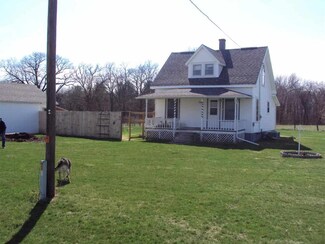 748 305th St, New Windsor, IL 61465
