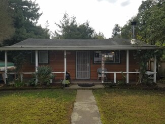 106 S Cherry Ln, Rio Dell, CA 95562