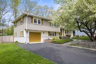 39 Woodland Dr, South Weymouth, MA 02190