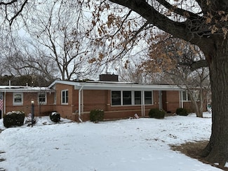 338 S Summitlawn St, Wichita, KS 67209