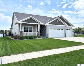 221 Briarwood Ln, Seward, NE 68434