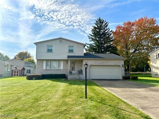 4585 Sheffield Dr, Youngstown, OH 44515