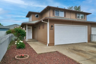 943 Glengrove Ave, Central Point, OR 97502