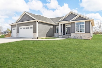 6421 Ascot Ln, Cedar Rapids, IA 52411