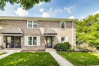 1004 W Saint James St, Arlington Heights, IL 60005