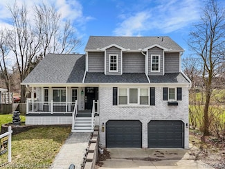 576 E Flint St, Lake Orion, MI 48362