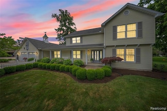 8919 Sarah Ln, Grosse Ile, MI 48138