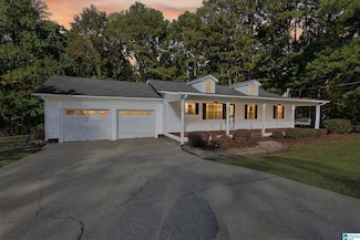 1990 Meadowood Dr, Gadsden, AL 35907