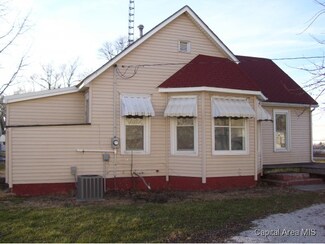 101 Maple St, Assumption, IL 62510